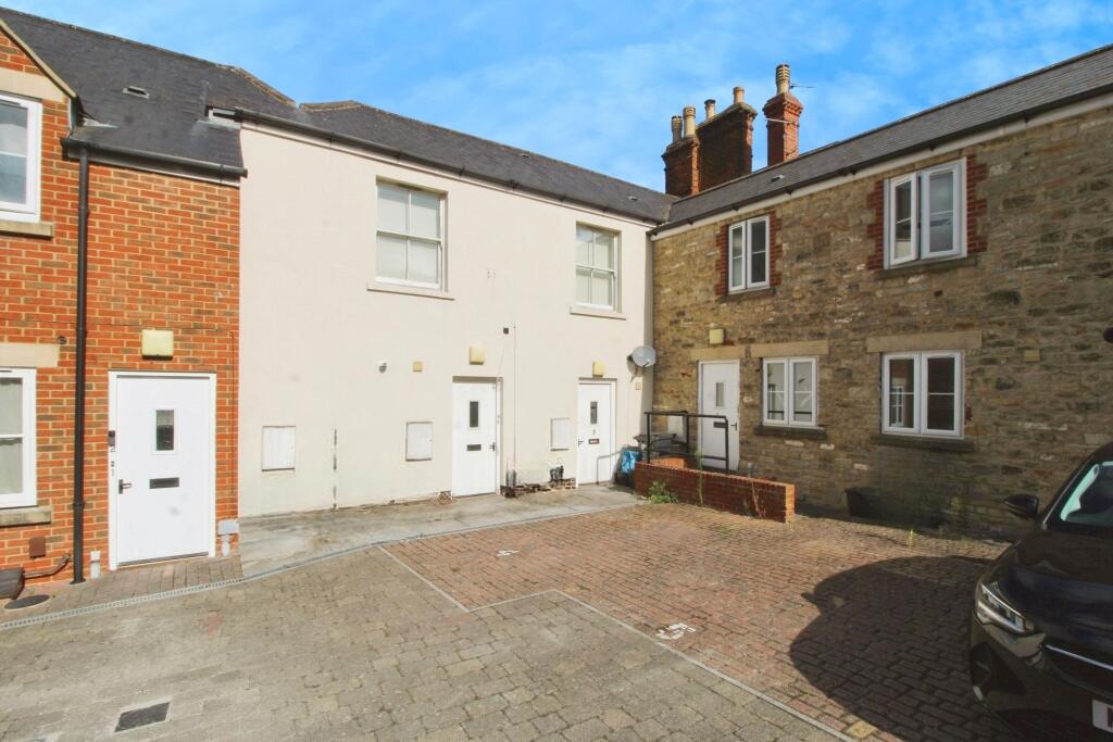 Main image of property: Ermin Mews, Stratton St. Margaret, SN3