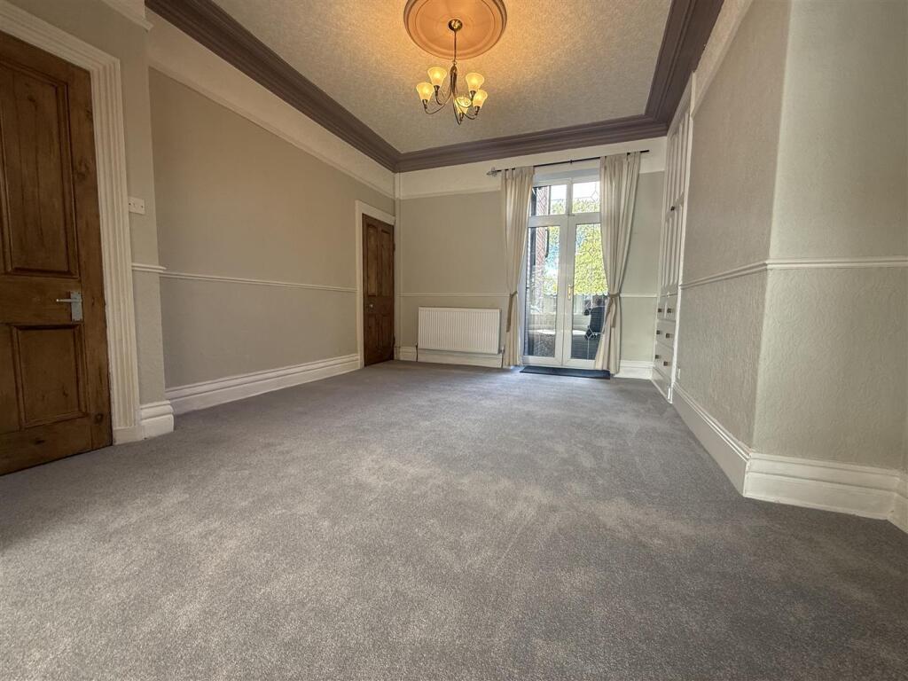 House in Oldham, Shaw Side, Watersheddings - View 4
