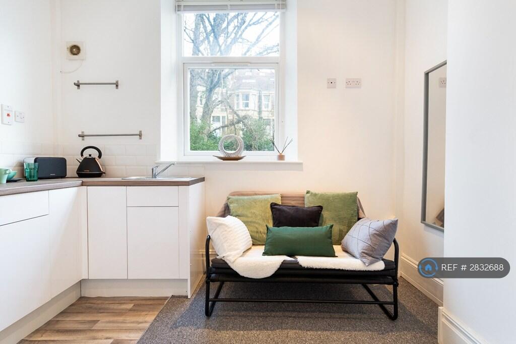 1 bedroom house share for rent