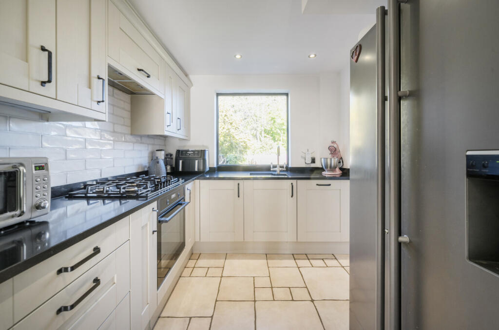 Canesworde Road, Dunstable, Bedfordshire photo 3