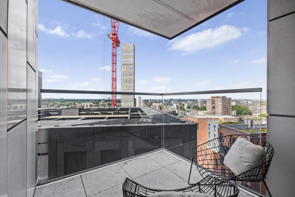 Apartment in London - View 5