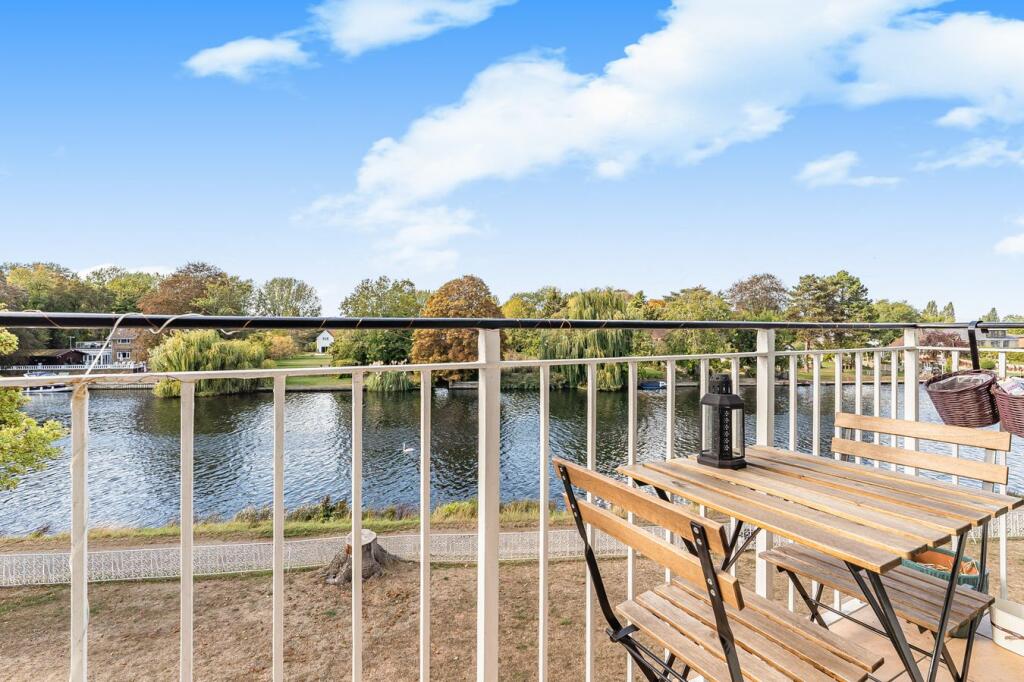 Apartment in Spelthorne, Surrey - View 3