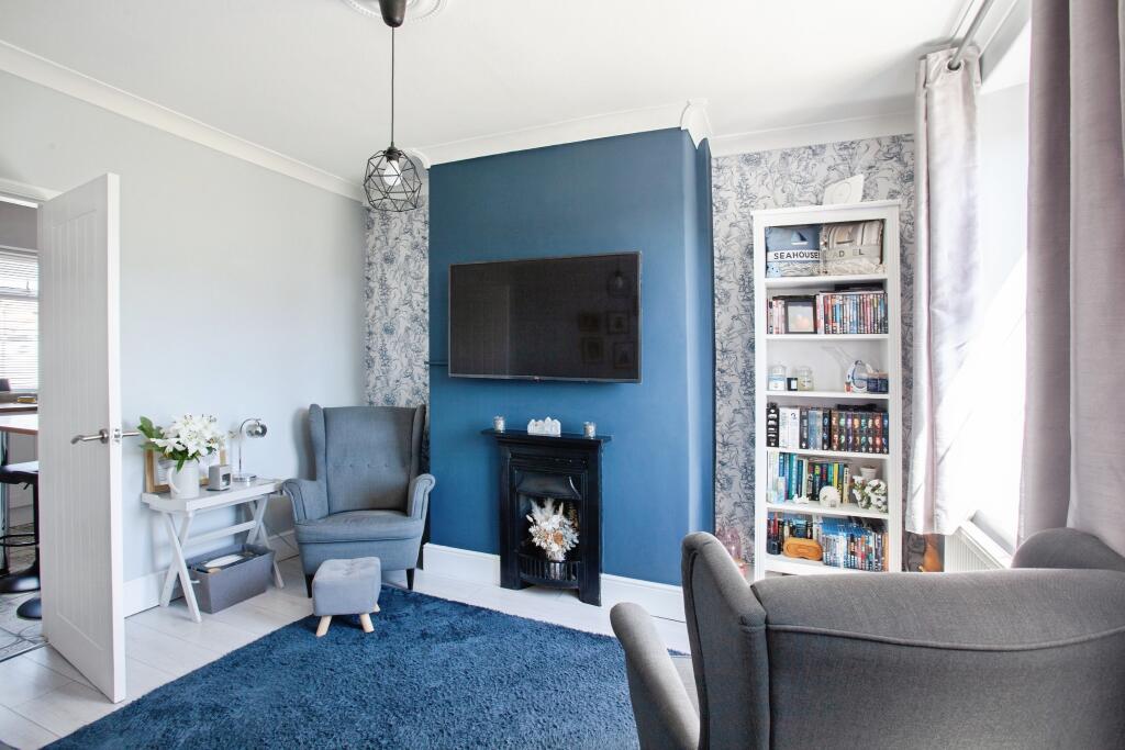 House in Sheffield, Crystal Peaks, Waterthorpe - View 3