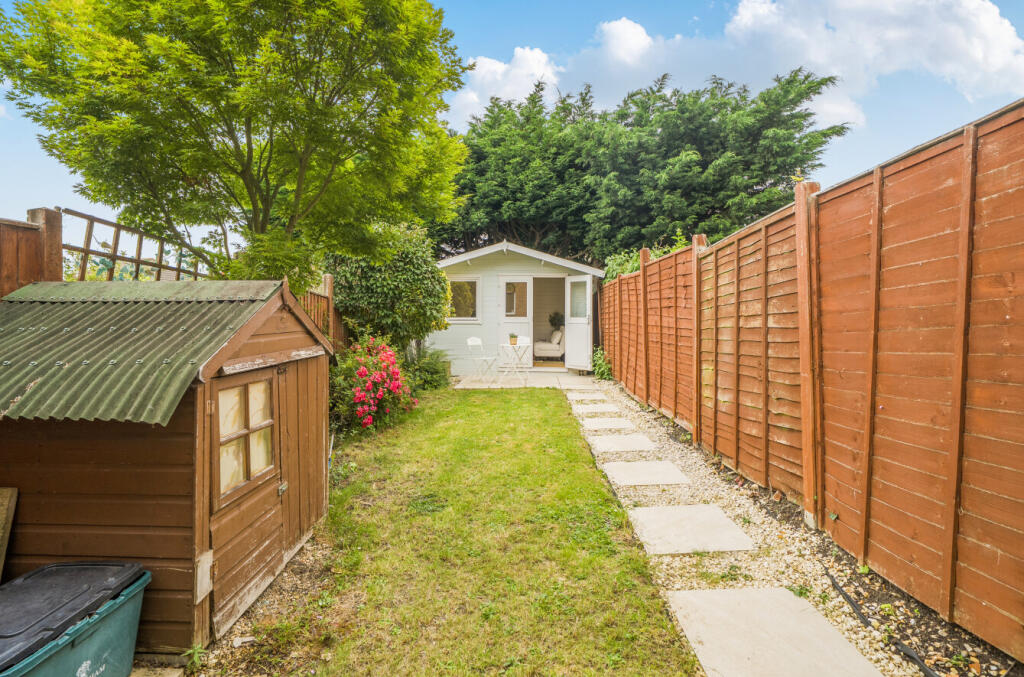 Barrington Avenue, The Reddings, Cheltenham photo 2