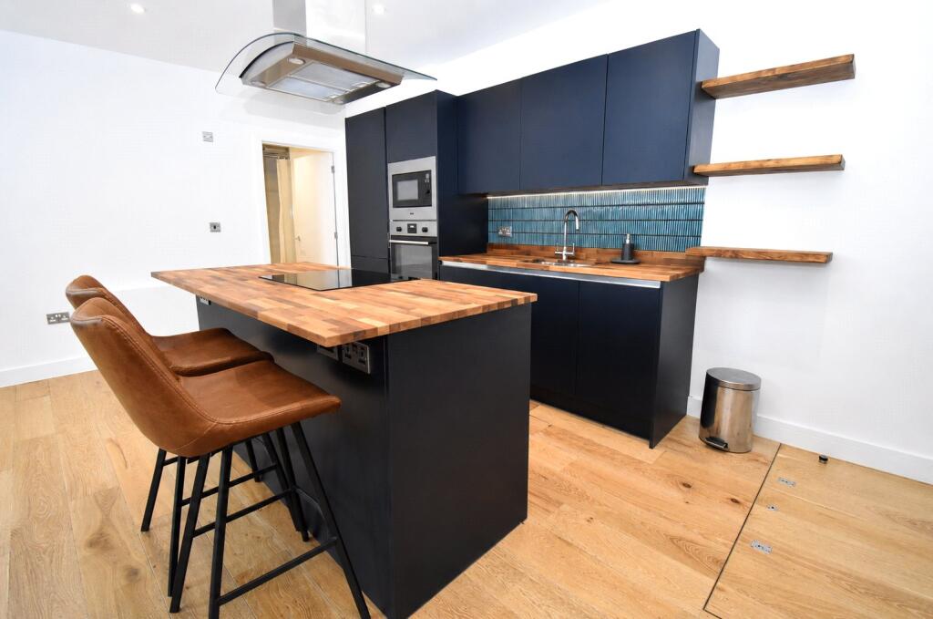 Pelican Lane, Newbury, Berkshire, RG14 - View 6