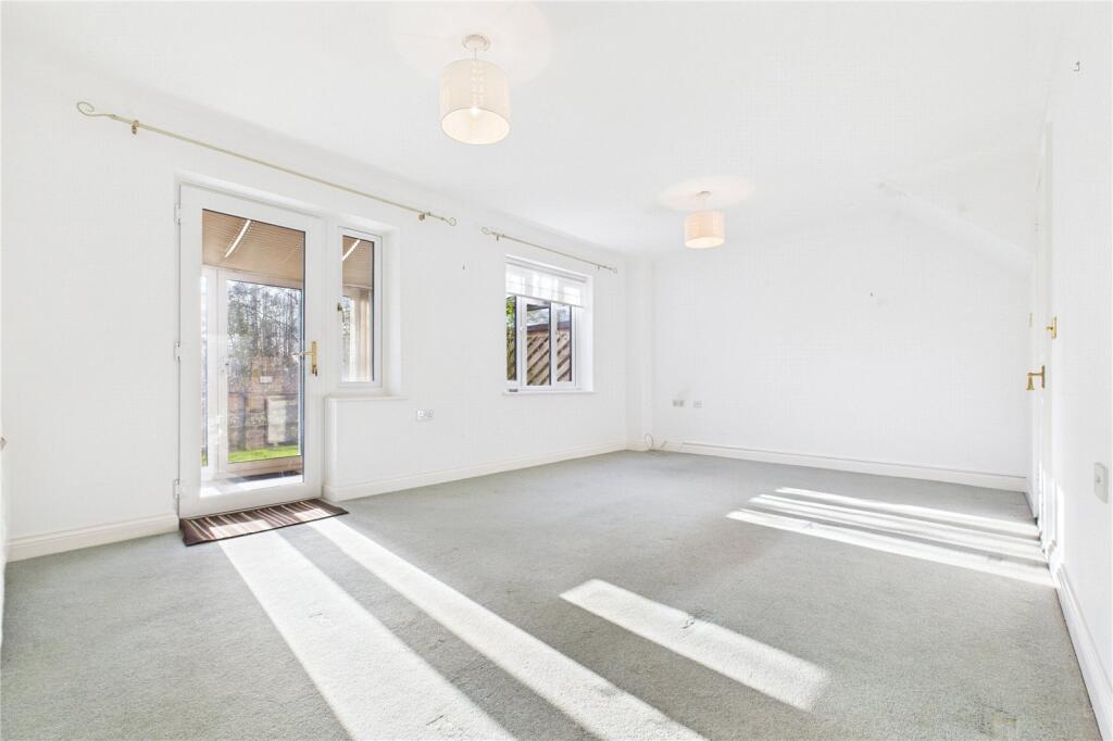 Watermill Court, Bath Road, Woolhampton, Reading, RG7 photo 2