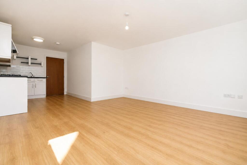 Apartment in Fareham, Hampshire - View 5