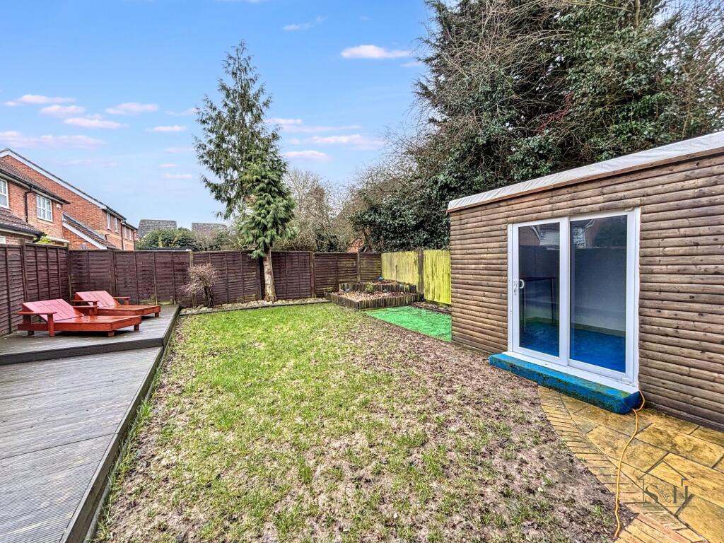 Dove Close, Kingsnorth, TN23 photo 4
