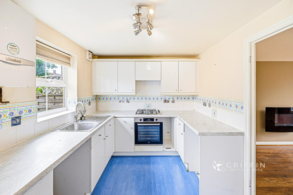 Fyfield Drive, South Ockendon, RM15 photo 4