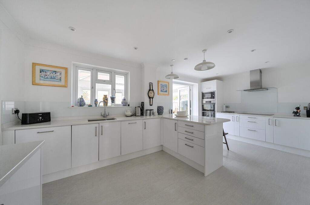 House in Chichester, Selsey - More