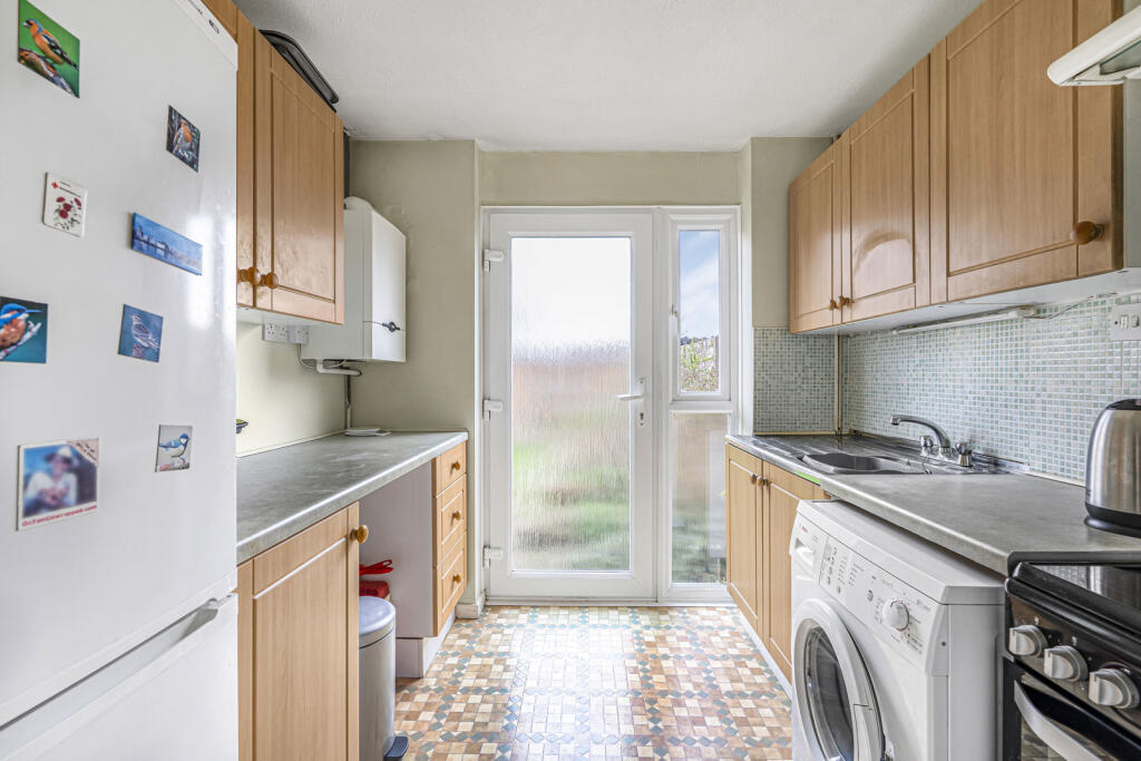 Cricket Lea, Lindford, Bordon, Hampshire, GU35 photo 4