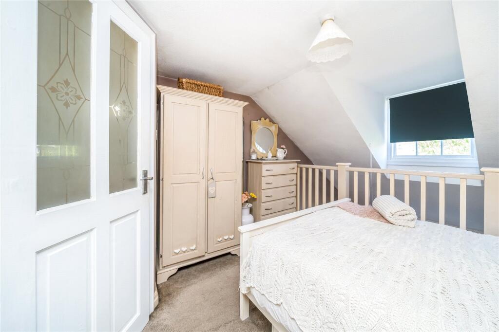 House in London, Mill Meads, West Ham - More