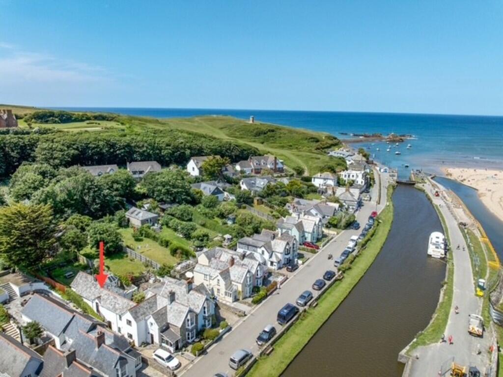 2-bed flat on 7, Breakwater Road, Bude, £325,000