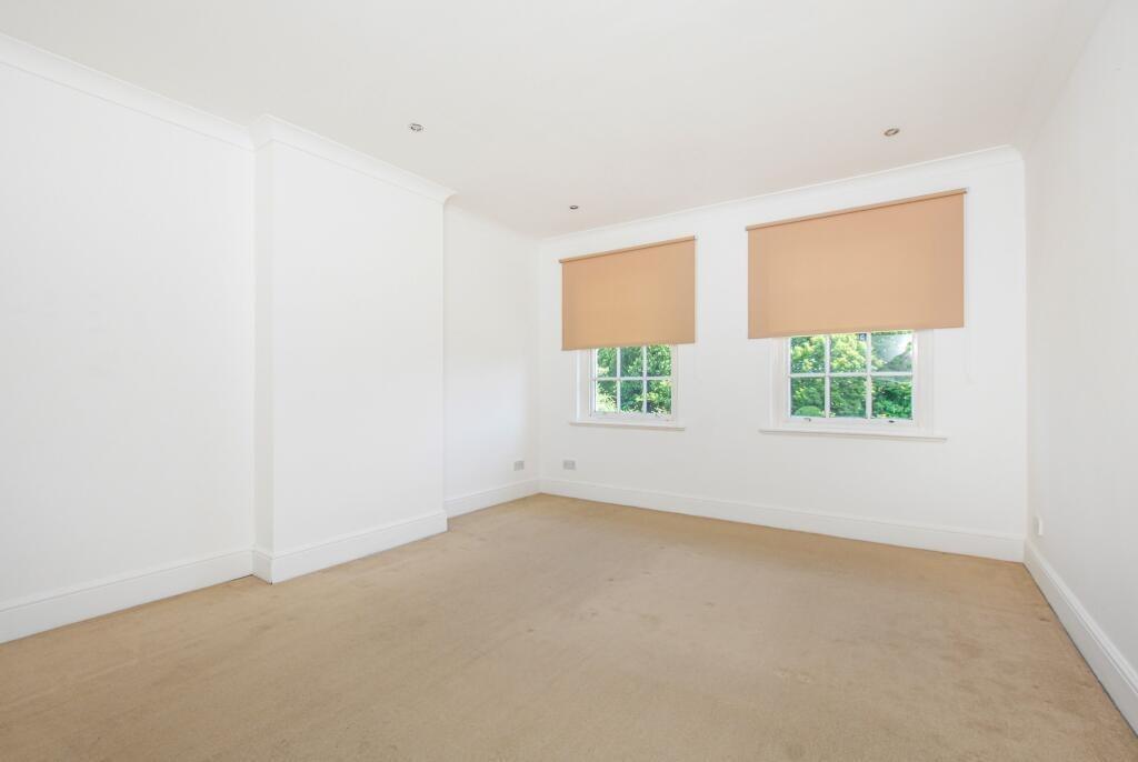 Apartment in Slough, Farnham Royal - View 5