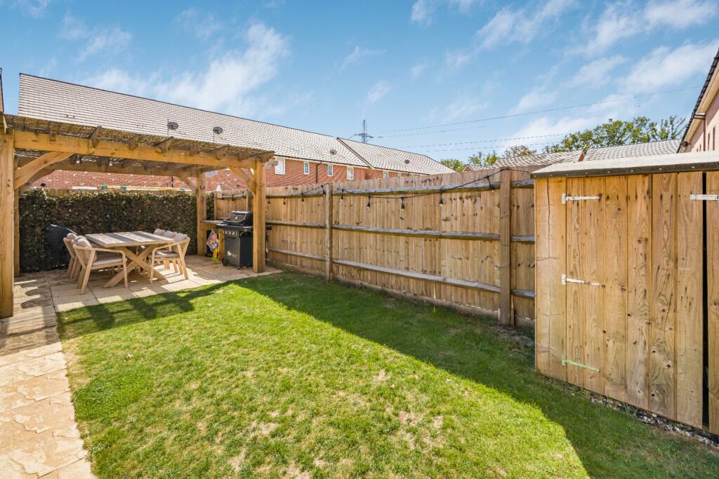 House in Runnymede, Chertsey - View 4