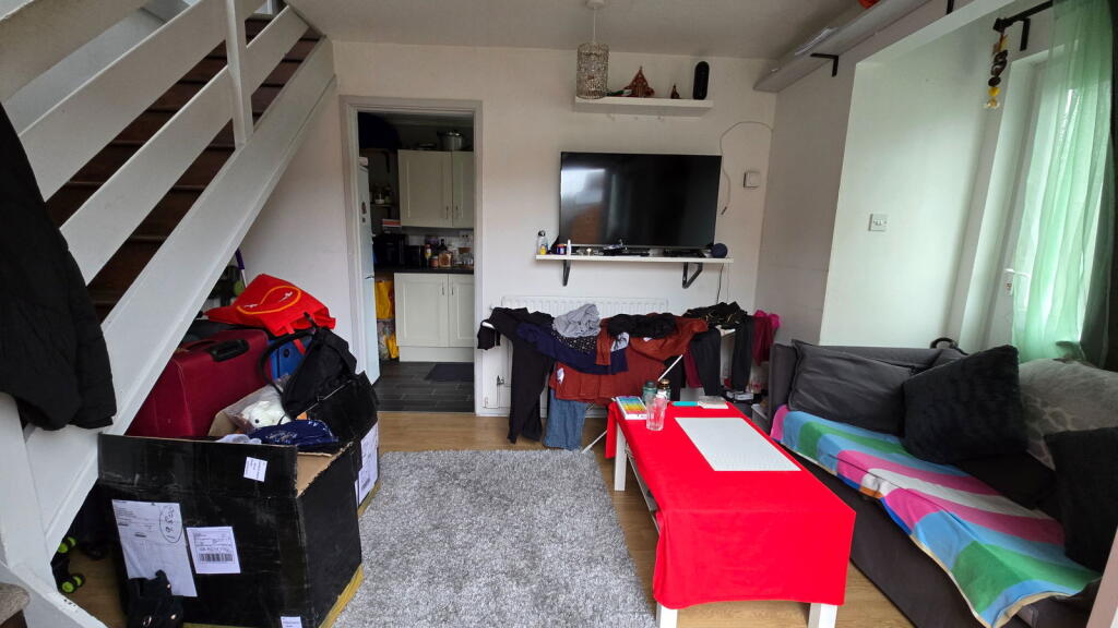 Robertson Close, Newbury, RG14 7SQ - View 2