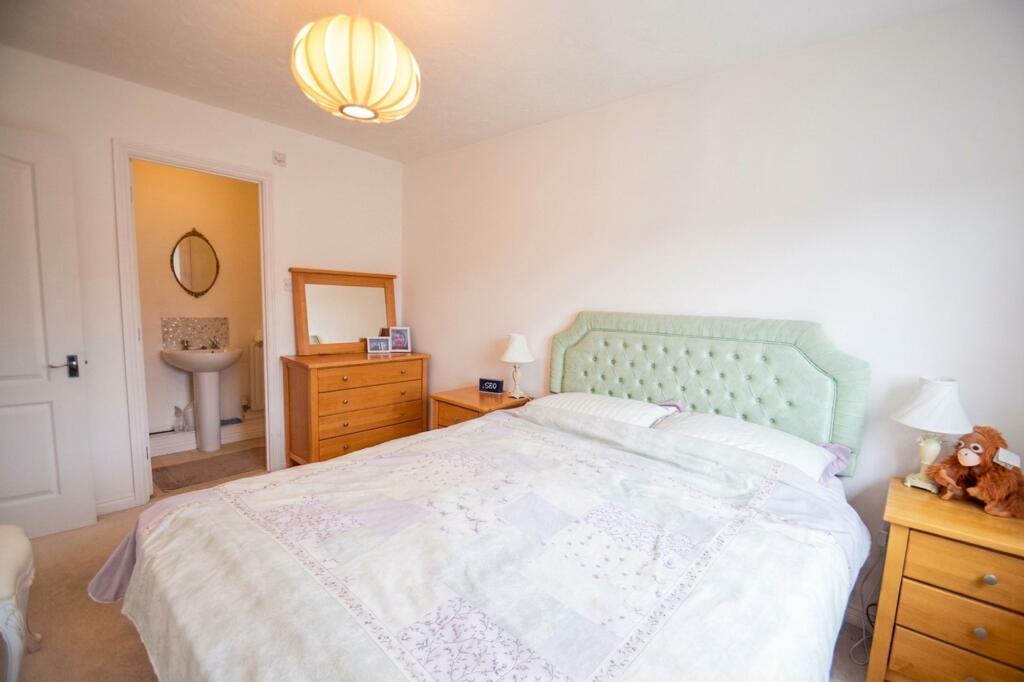 House in Stewartby, Bedford - View 5