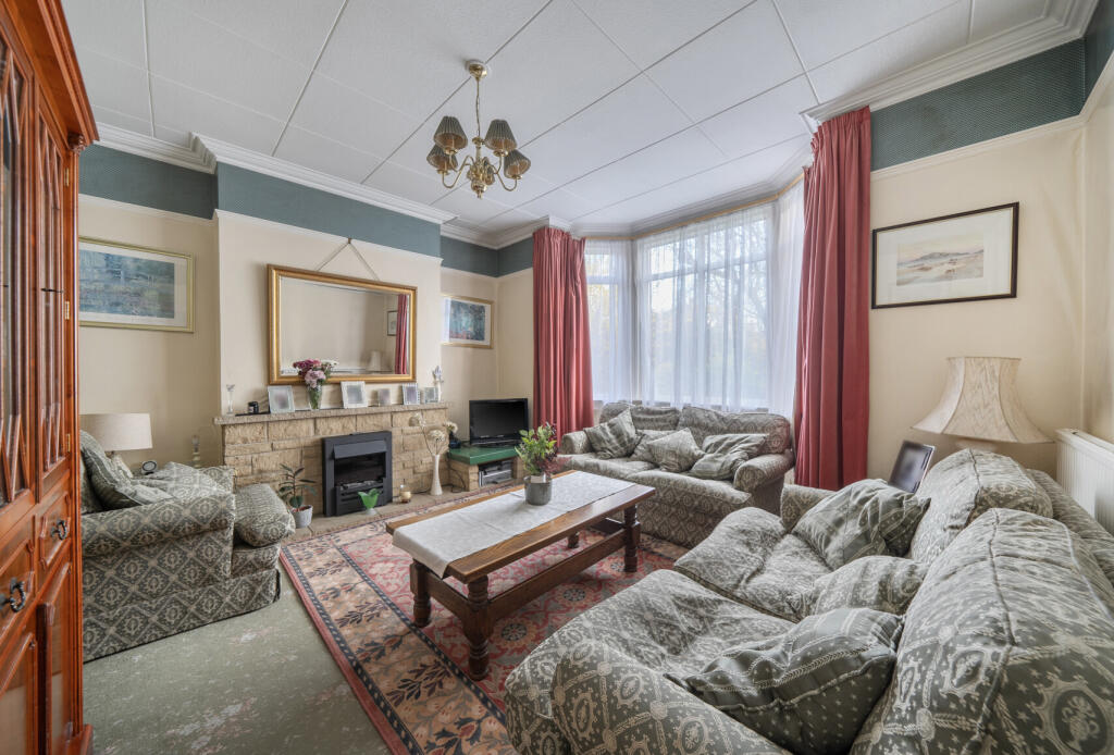 Preshaw Crescent, Mitcham, CR4 photo 2