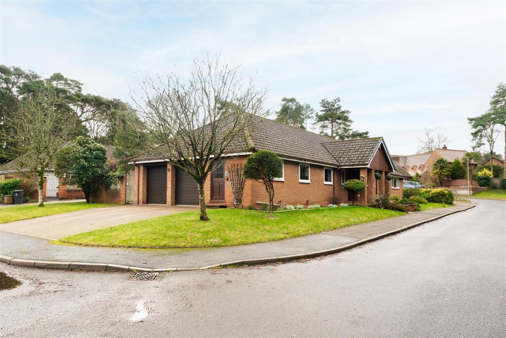 Main image of property: Avon Park, Ringwood