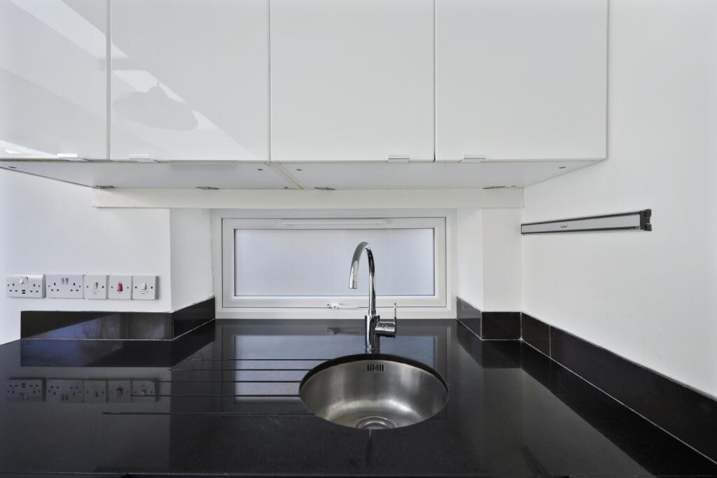 Apartment in London - View 5