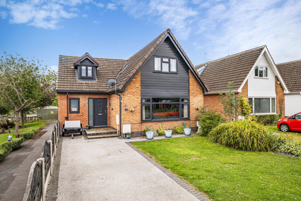 4-bed detached on 14 The Meadows, Long Bennington NG23 5EL, £400,000