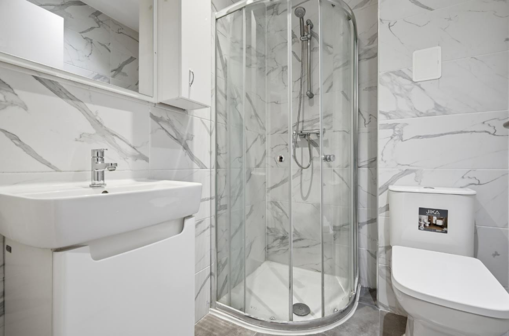 Apartment in Watford - View 5