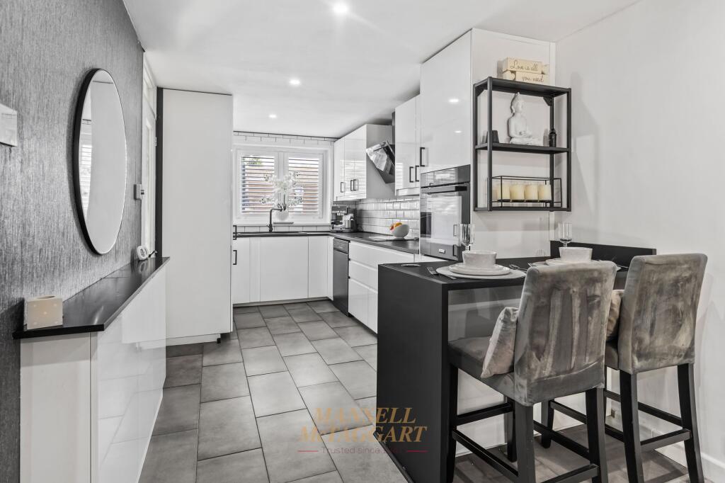 House in Crawley, Broadfield - View 3