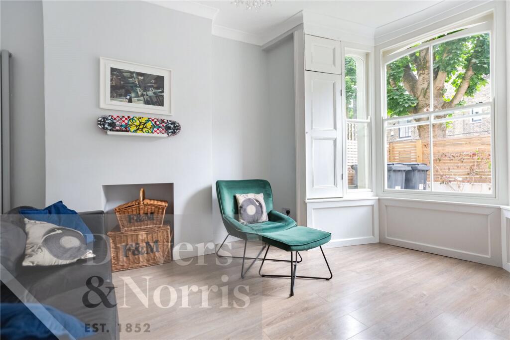 House in London - View 2