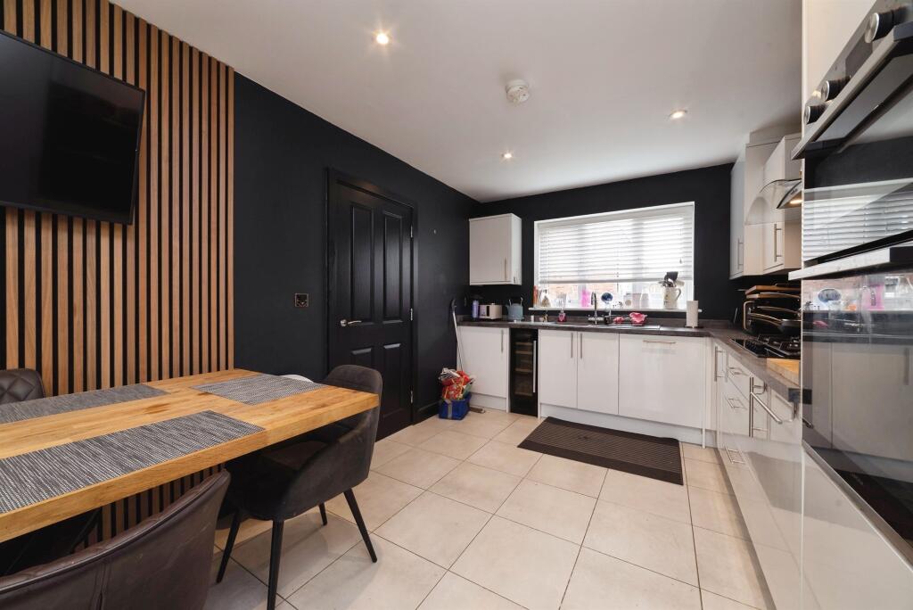 House in Hull - View 5