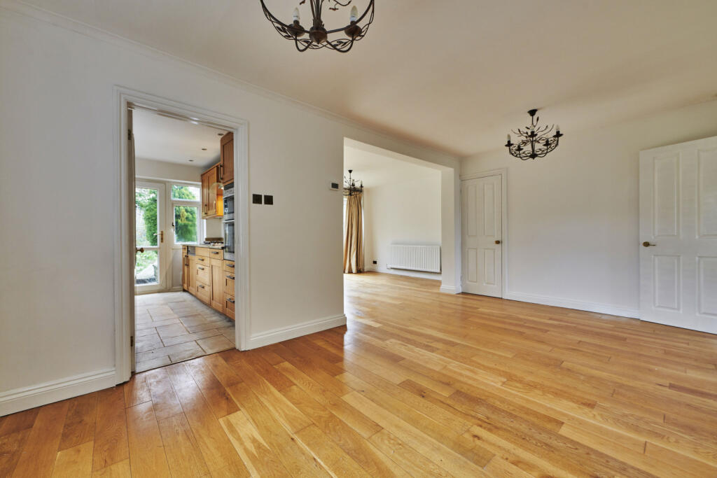 Dell Close, Harpenden, Herts, AL5 photo 5