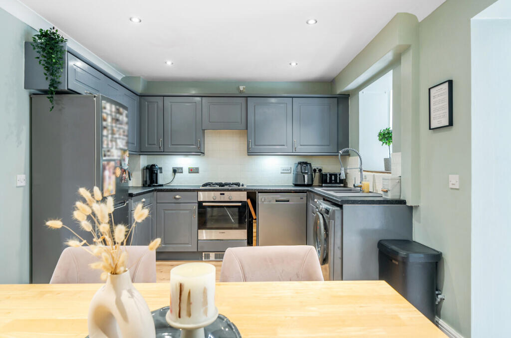House in Swindon, Haydon Wick - View 5