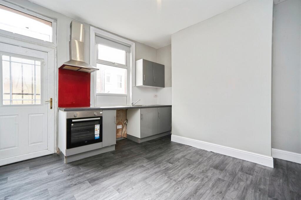 House in Leeds, West Yorkshire - View 3