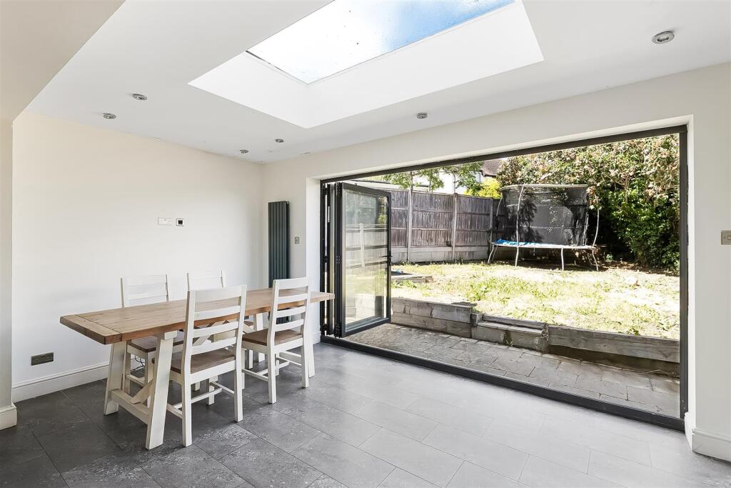 House in London - View 3