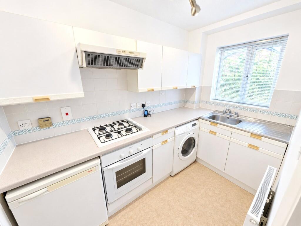 House in Binfield, Bracknell Forest - View 4