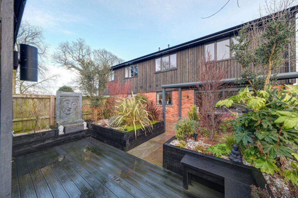 Robins Green, Lymm, WA13 0GN photo 4