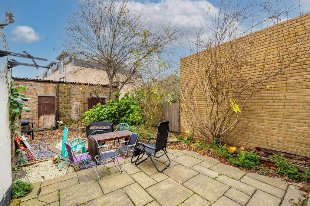 House in London - View 5