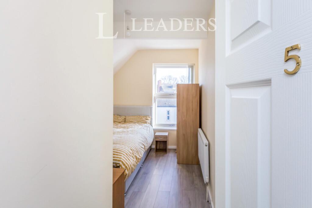 House in Stoke-on-Trent - View 5