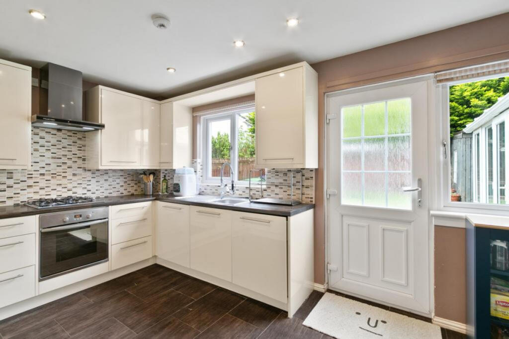 House in Glasgow, Brookfield, Robroyston - More