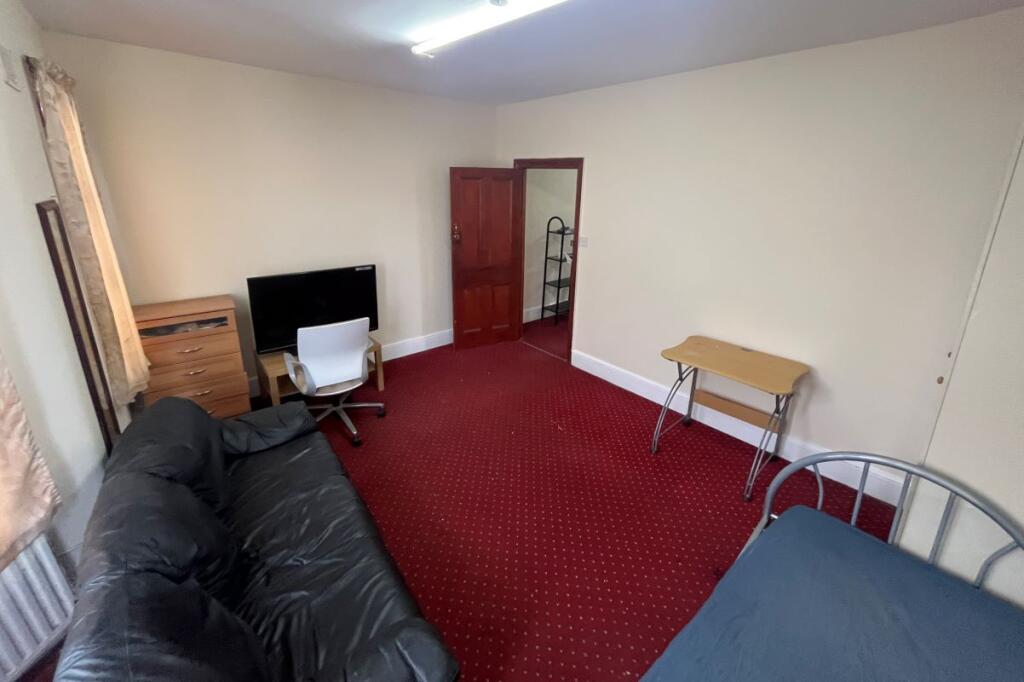 62 & 62A Seventh Avenue, London, E12 5JQ photo 5