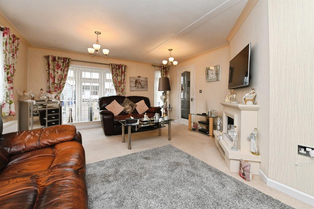 Elm Way, Battlesbridge, Wickford photo 3