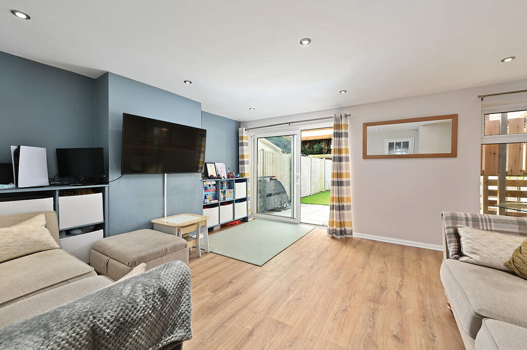 House in Blackwater, Darby Green, Yateley - View 3