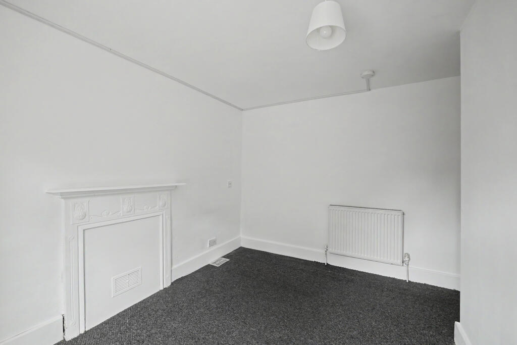 House in Southampton - More