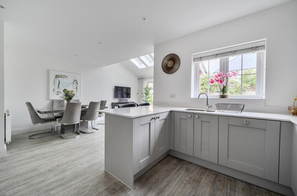 House in Riseley, Swallowfield - More
