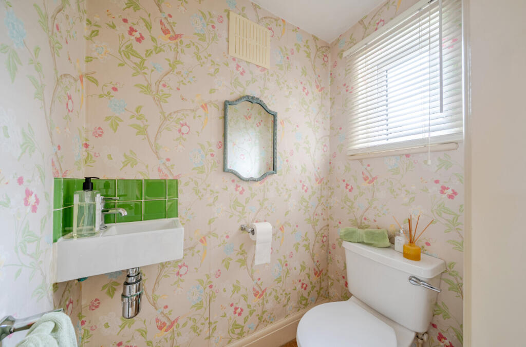 New Farm Avenue, Bromley, BR2 - More