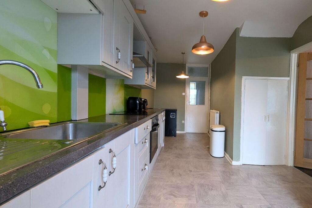 House in Leeds, West Yorkshire - View 4