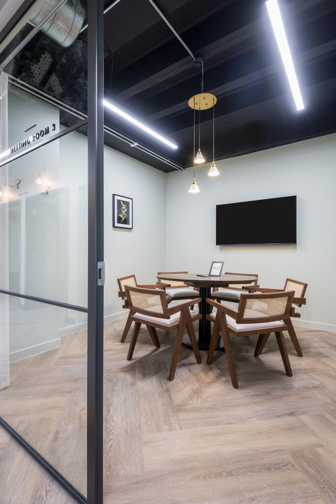 6 Person Meeting Room