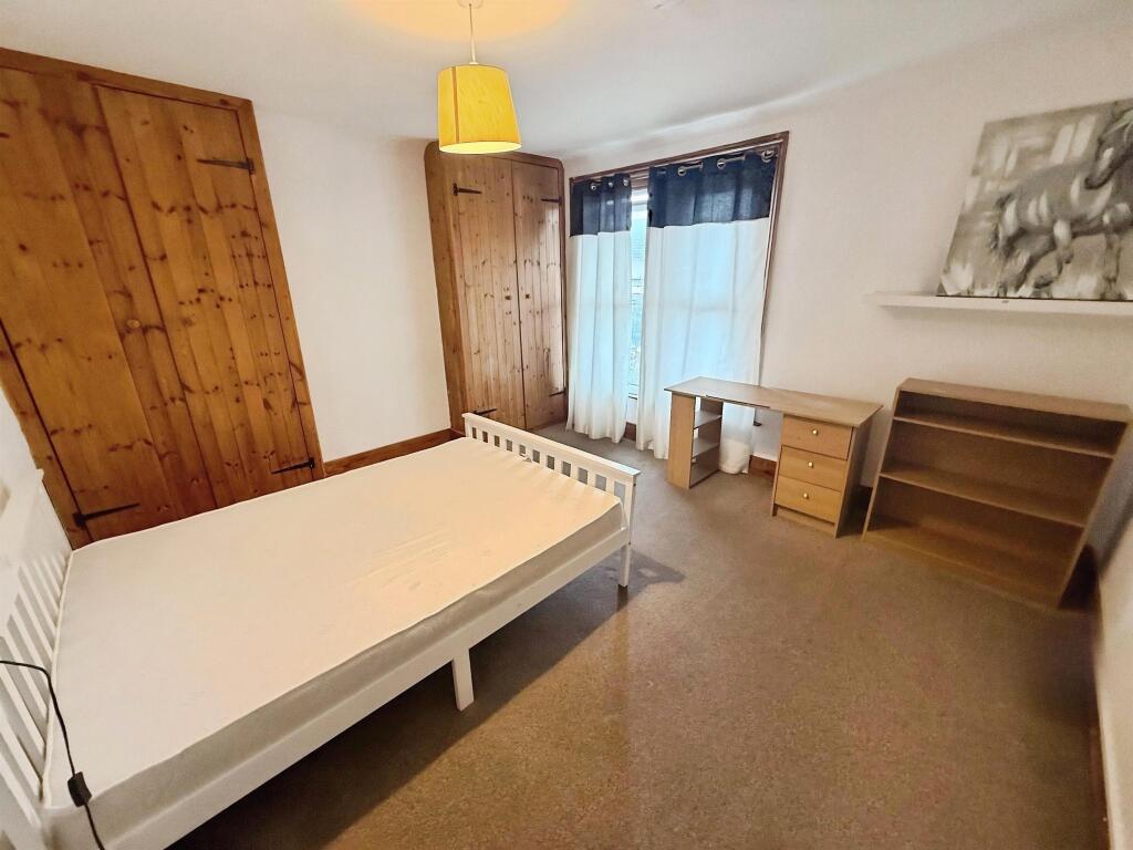 House in Southampton - View 3