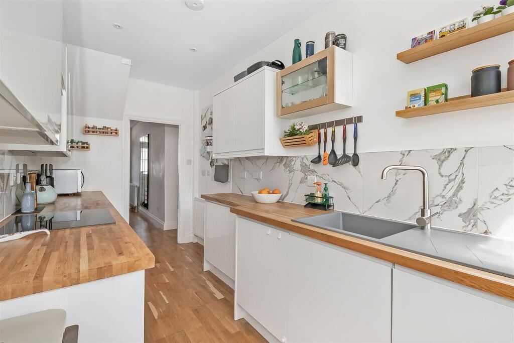 House in Croydon - More