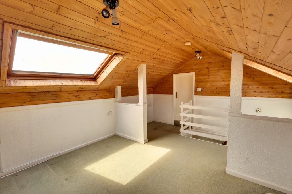 House in Clanfield - View 5