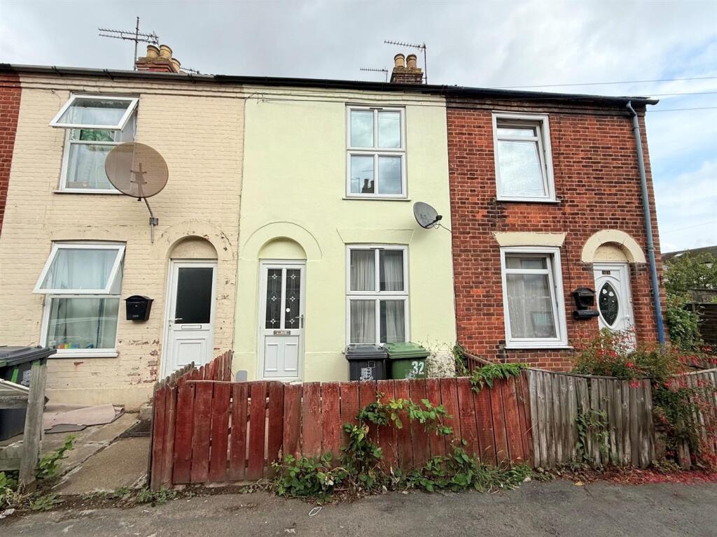Main image of property: Waveney Road, Great Yarmouth